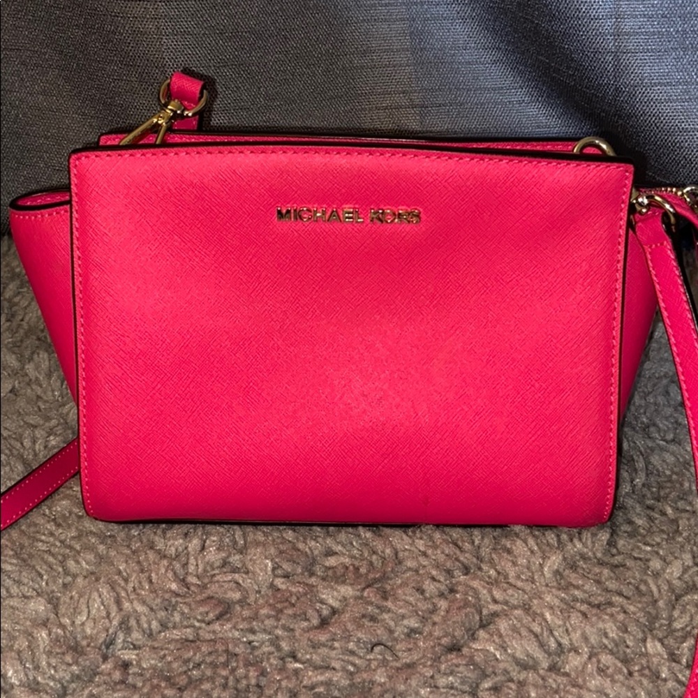 🎉SALE🎉 Michael Kors Hot Pink Saffiano Crossbody